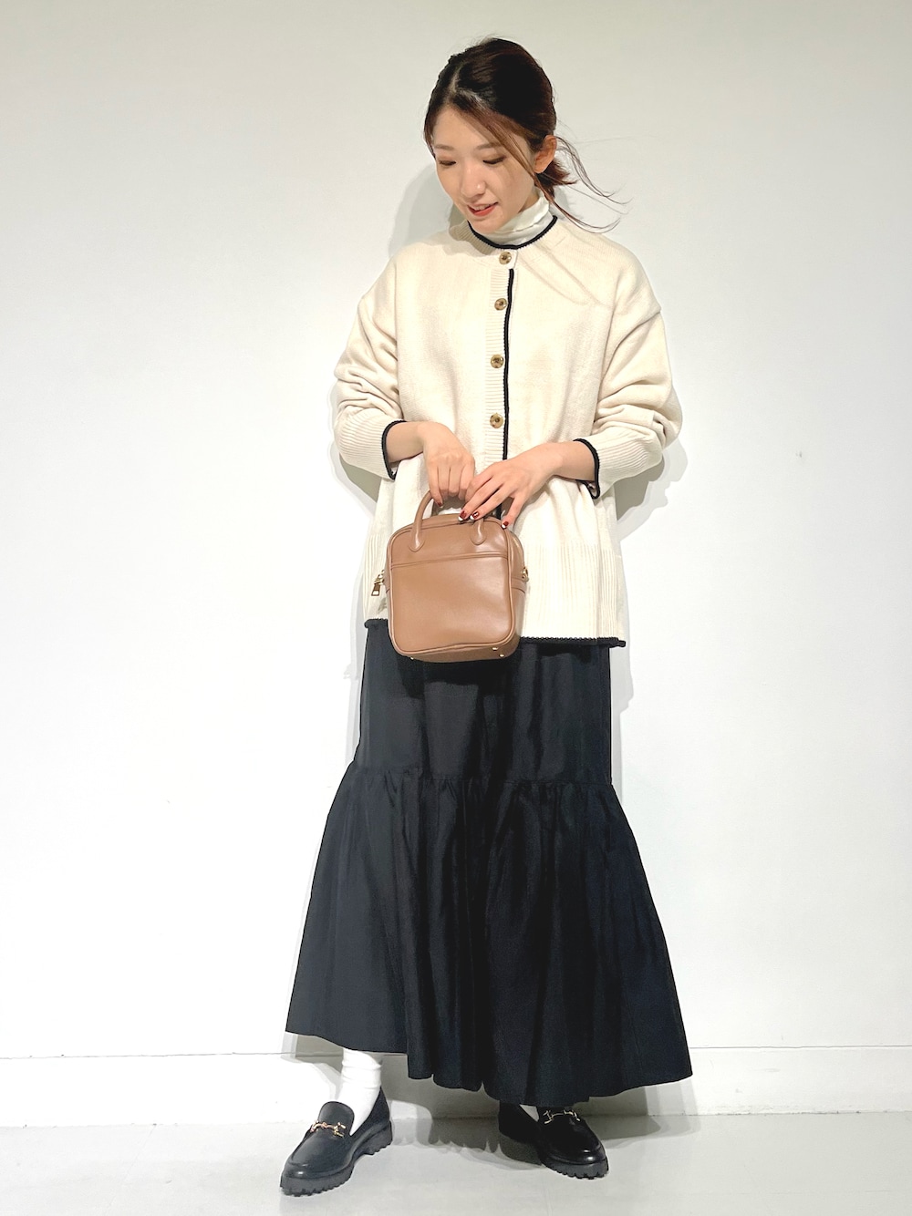 sakiさんの「『一部WEB限定カラー』クルーネックルーズカーディガン（SENSE OF PLACE by URBAN RESEARCH）」を使ったコーディネートの1枚目の写真