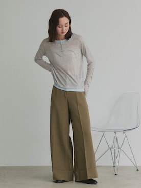 「ad thie（アドティエ）のロールアップタック ワイドパンツ（スラックス、ブラウン系）」を使った、ad thieさん（レディース・154cm）の春コーディネート