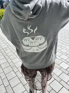 「URBAN RESEARCH(アーバンリサーチ)の551蓬莱×UR SWEAT HOODIE(パーカー、グレー系)」を使った、kasumiさん(レディース・166cm)の春コーディネート