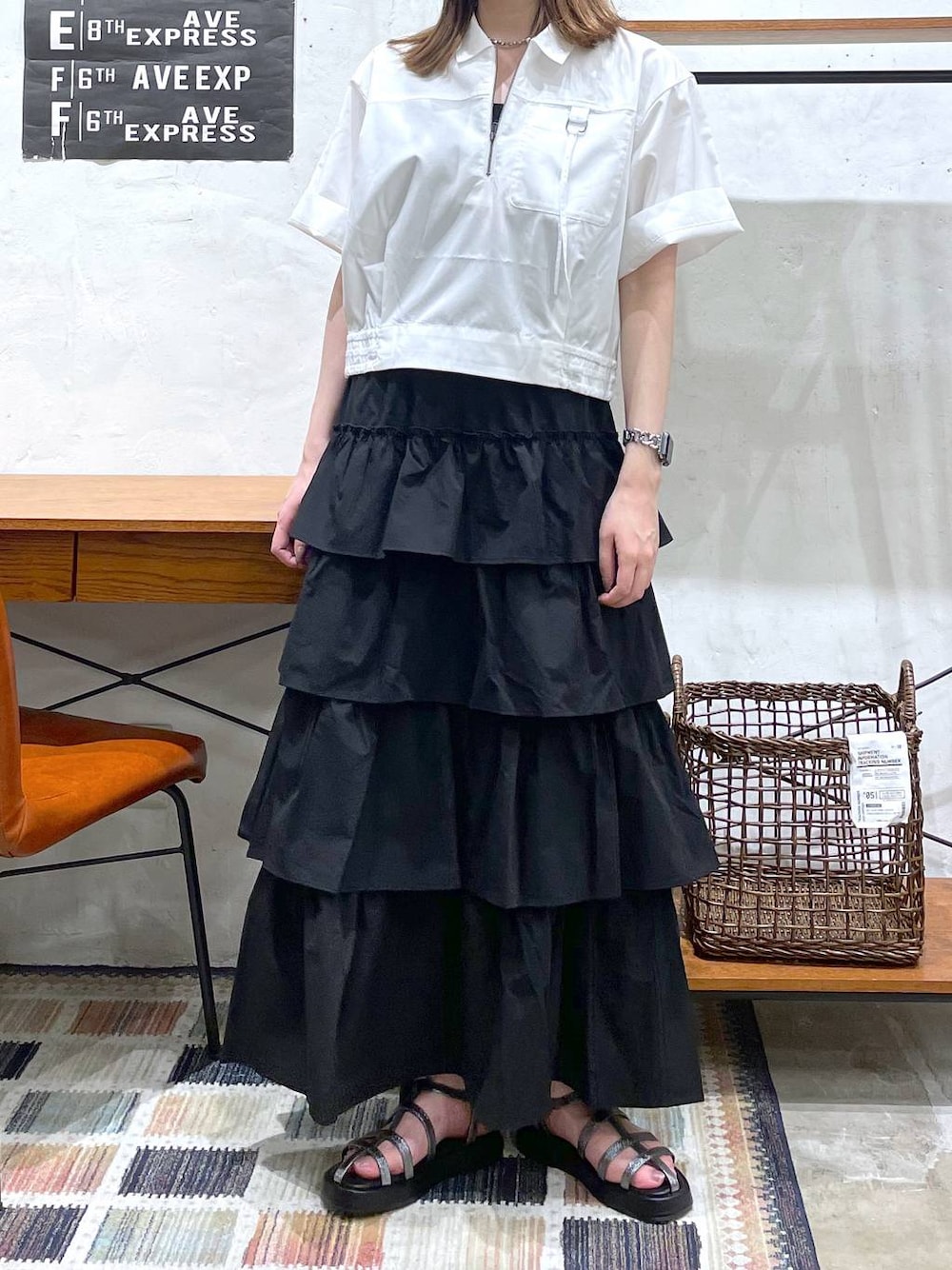 「差し色コーデ、高見え、ガーリー、niko and ...、夏コーデ、セールコーデ」｜「niko and...のクロップドZIPシャツ（シャツ/ブラウス、ホワイト系）」を使った、ごとちんさん（レディース・162cm）の夏コーディネートの1枚目の写真