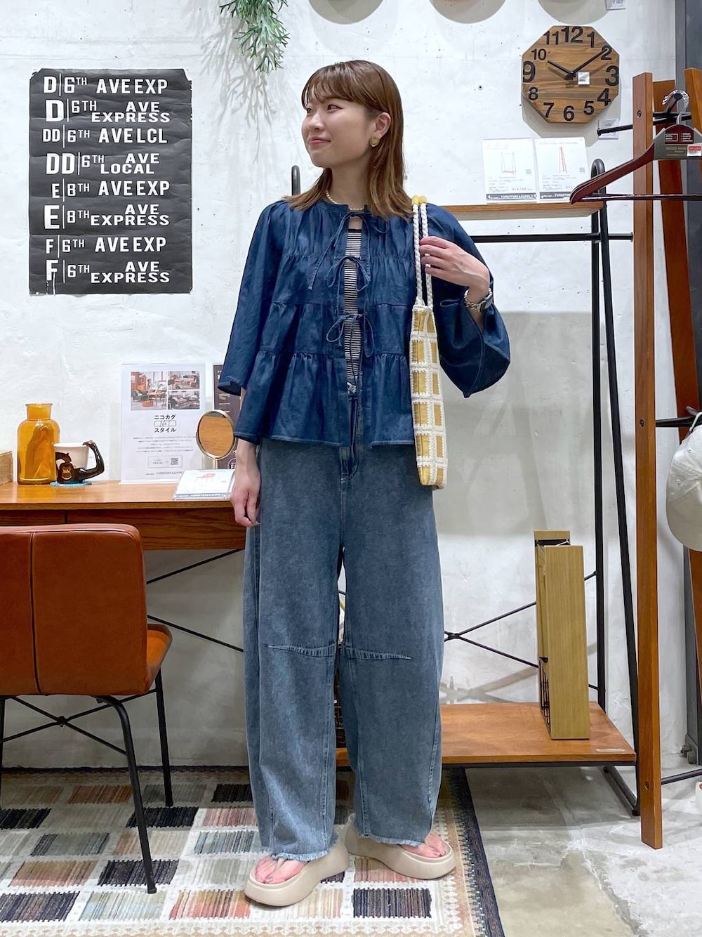 「差し色コーデ、高見え、ガーリー、niko and ...、夏コーデ」｜「niko and...のオリジナルニコモコトングサンダル（サンダル、ベージュ系）」を使った、ごとちんさん（レディース・162cm）の夏コーディネートの1枚目の写真