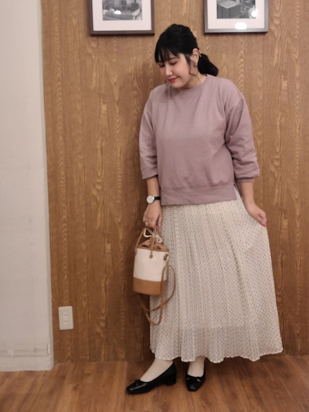 「シューラルー、ドレスキップ、おしゃれさんと繋がりたい、オトナカジュアル、USAコットン、ガーリーコーデ、プチプラコーデ、ラフ」｜「SHOO・LA・RUEの【M-LL/USAコットン】サイドスリットスウェット（スウェット、ピンク系）」を使った、reimamaさん（レディース・169cm）の冬コーディネートの1枚目の写真