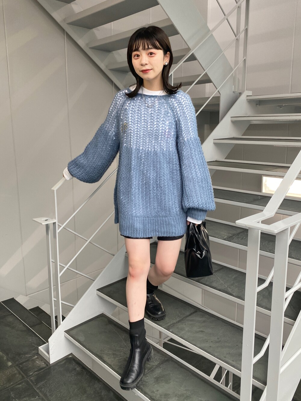 「秋冬コーデ、お出かけコーデ、秋、ニットコーデ、Kastane、ブルー」｜「Kastaneの【カタログ掲載アイテム】モヘア2wayメッシュニット（ニット/セーター、ブルー系）」を使った、maki yamadaさん（レディース・159cm）の秋コーディネートの1枚目の写真