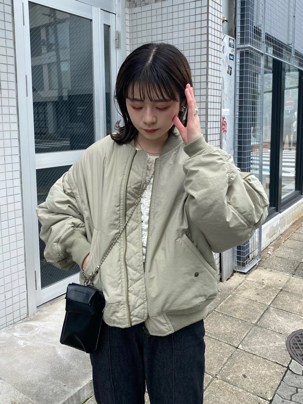 「ブルゾン、アウター、Kastane、kastaneコーデ、カスタネ、デニム、ブーツ、ポコポコ」｜「Kastaneのマルチウェイブルゾン（ブルゾン、グリーン系）」を使った、maki yamadaさん（レディース・159cm）の夏コーディネートの1枚目の写真