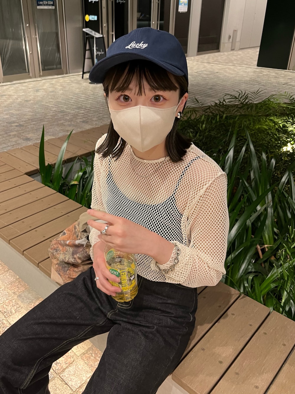 「デニム、メッシュ、Kastane、キャップ」｜「KastaneのLuckyCAP（キャップ、ブルー系）」を使った、maki yamadaさん（レディース・159cm）の春コーディネートの1枚目の写真