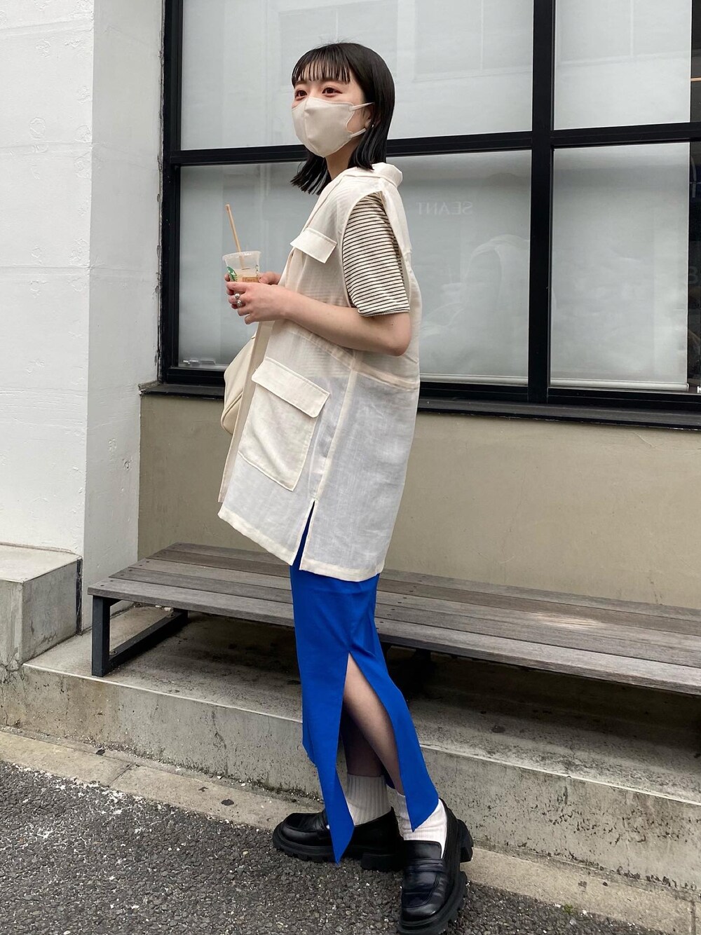 「Kastane、ベスト、ローファー、カラースカート、スリットスカート」｜「Kastaneの厚底ローファー（ローファー、ブラック系）」を使った、maki yamadaさん（レディース・159cm）の春コーディネートの1枚目の写真