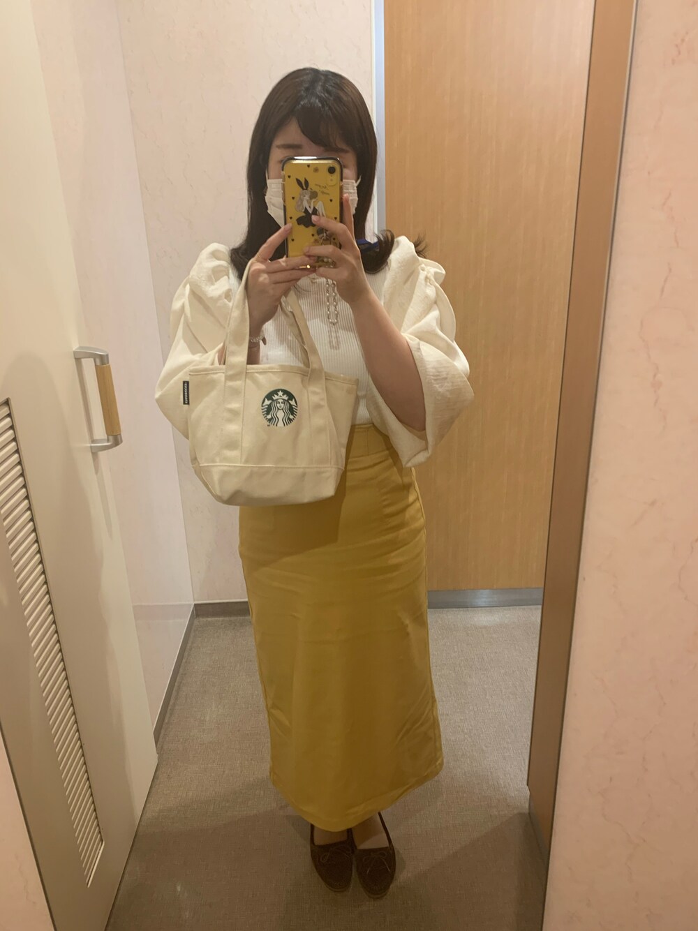 「シンプル、大人カジュアル」｜「OLIVE des OLIVEの袖異素材テレコプルオーバー（Tシャツ/カットソー、ホワイト系）」を使った、chocomintocotocoさん（レディース・155cm）の春コーディネートの1枚目の写真