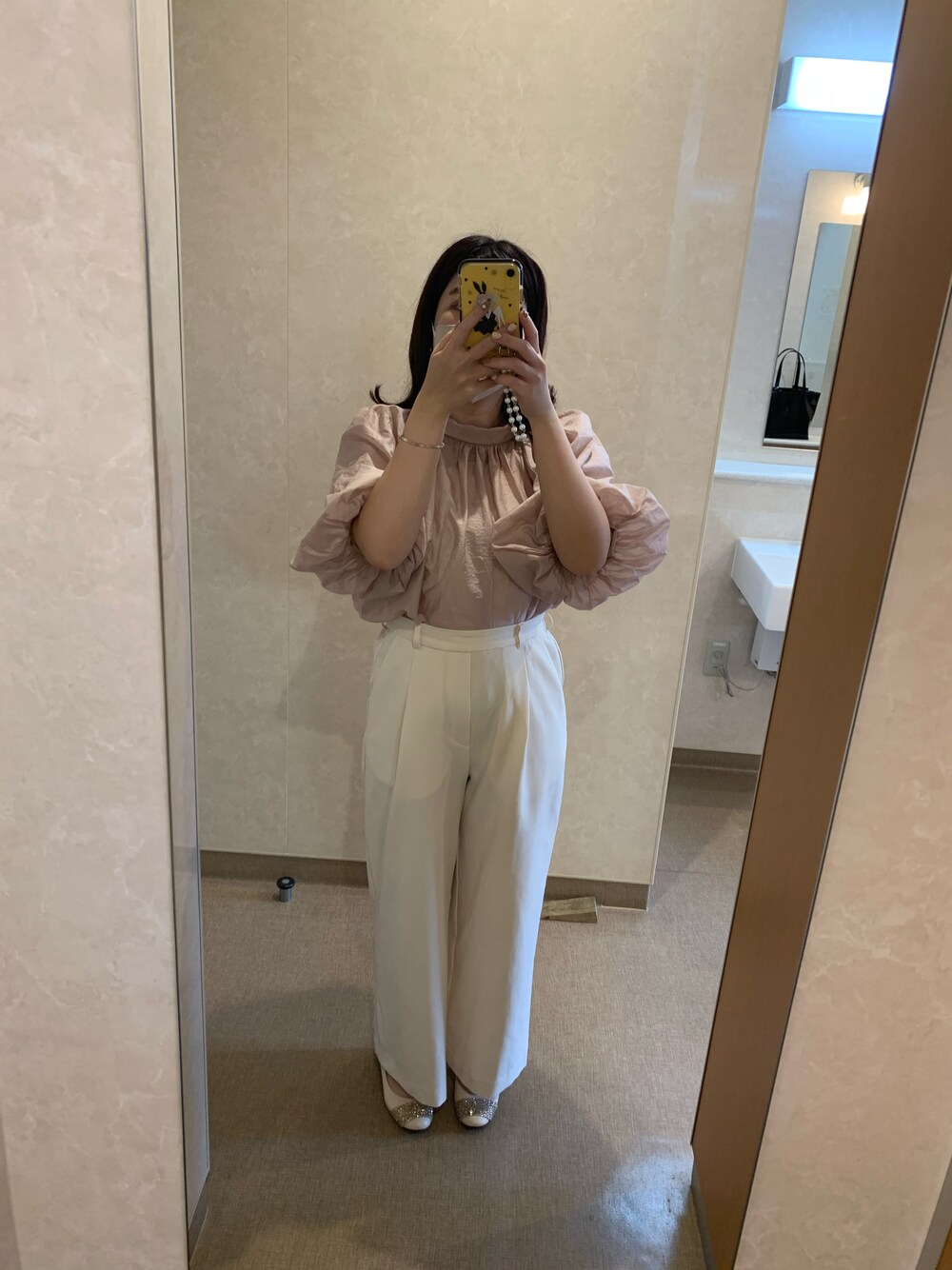 「きれいめカジュアル、秋のコーデ、パンツスタイル」｜「ROPE' PICNICのセルフカットプリーツパンツ（その他パンツ、ホワイト系）」を使った、chocomintocotocoさん（レディース・155cm）の秋コーディネートの1枚目の写真