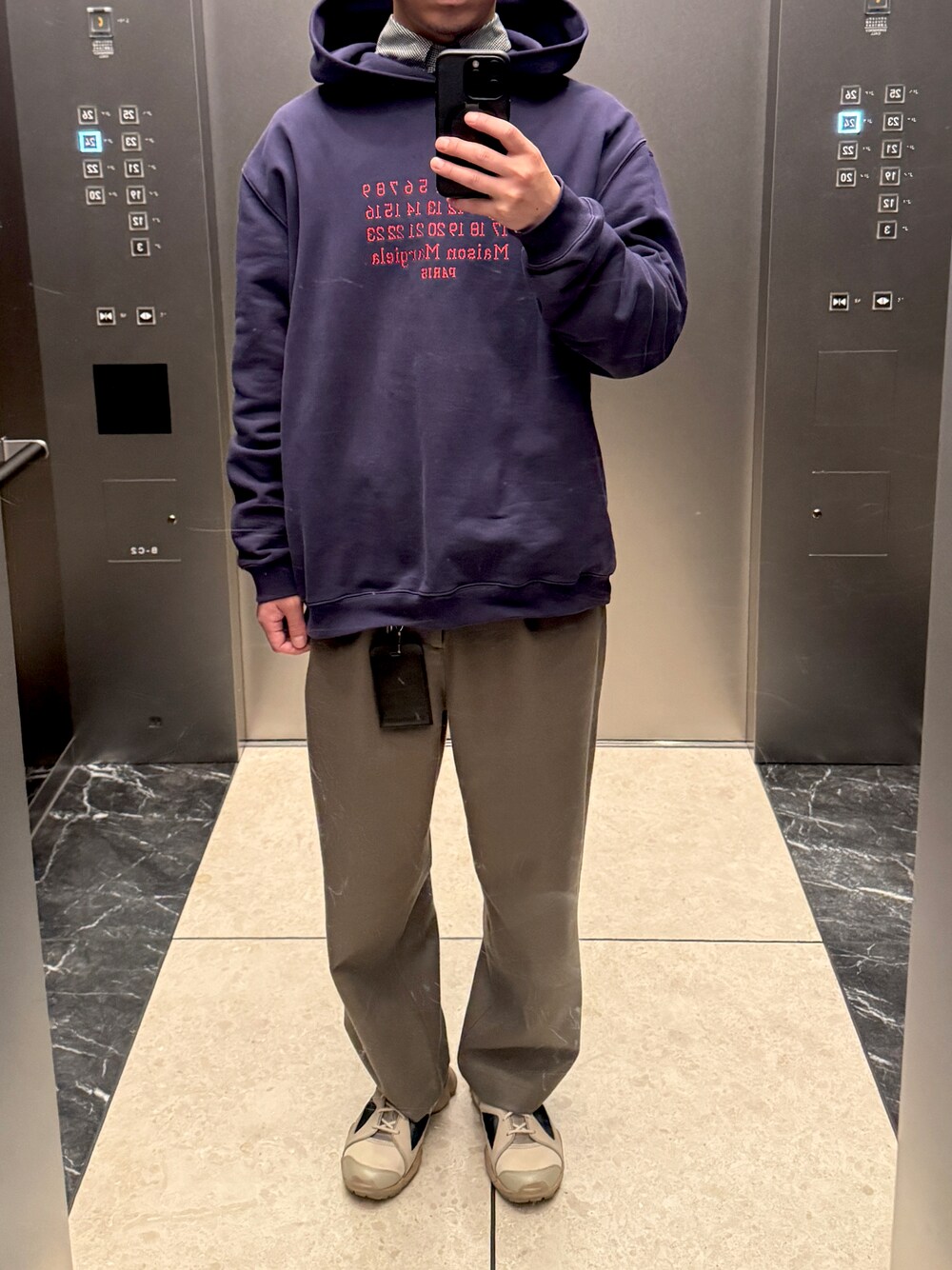 「Maison Margielaのアイテム（パーカー、ブルー系）」を使った、orsh1ngさん（メンズ・174cm）の冬コーディネートの1枚目の写真