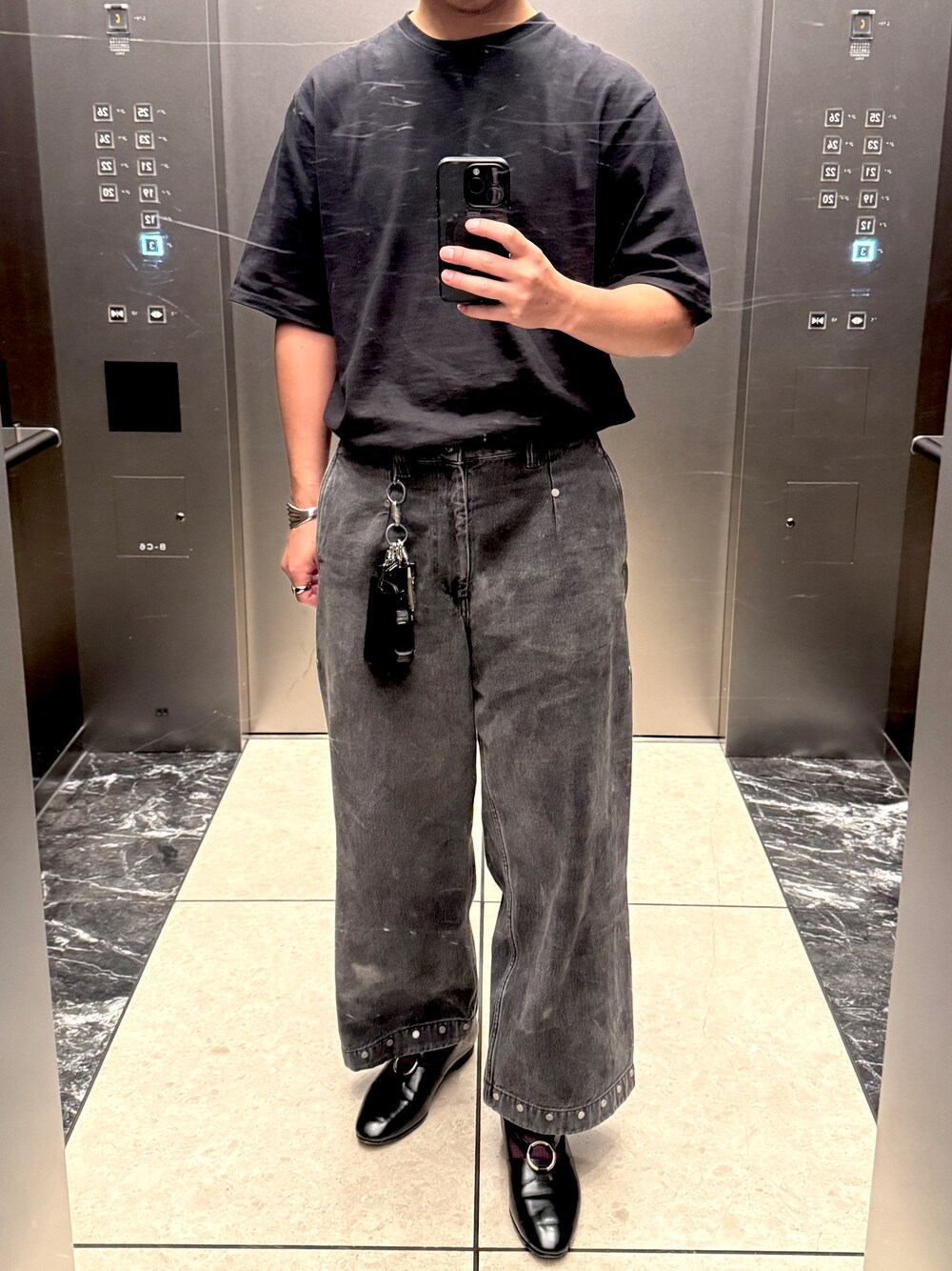 Omar Afridi（オマールアフリディ）の「RIVETED WIDE CROPPED DENIM