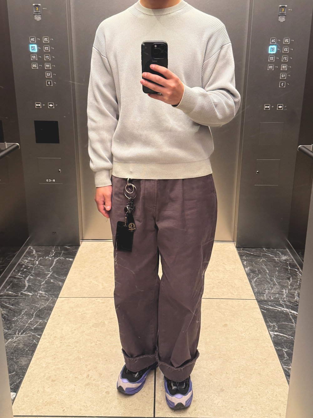 「YOKEのアイテム（その他パンツ、ブラウン系）」を使った、orsh1ngさん（メンズ・174cm）の冬コーディネートの1枚目の写真