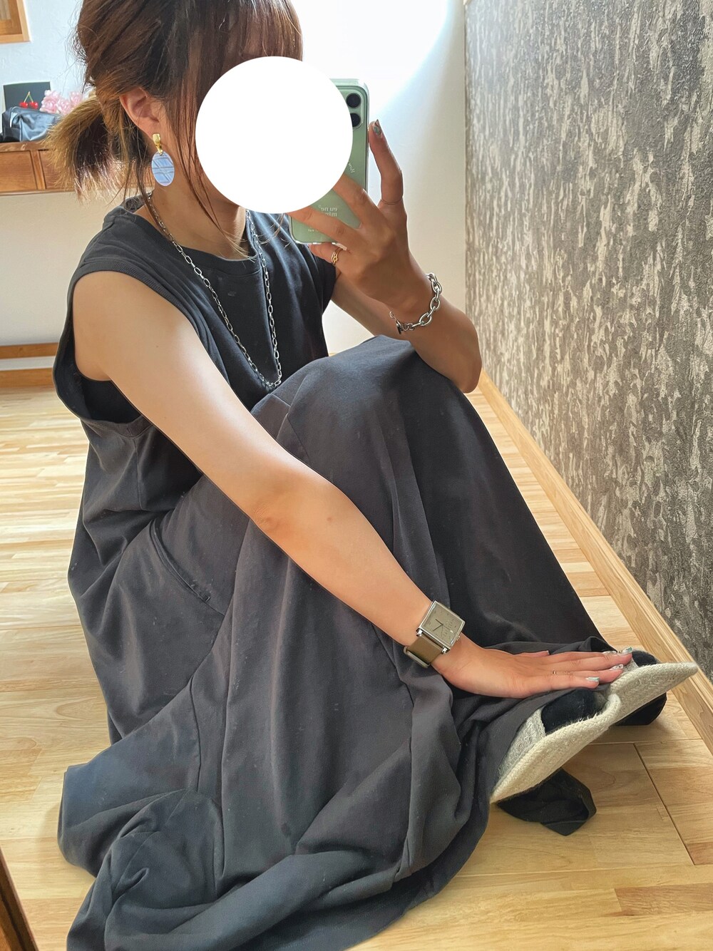 「大人カジュアル、シンプル、リラックススタイル、ゆるコーデ、低身長、ラフ、夏コーデ、夏、Aライン、フレアワンピース、ワンピース、マキシ丈ワンピース」｜「THE SHINZONEのアイテム（ワンピース、グレー系）」を使った、wakapiさん（レディース・153cm）の夏コーディネートの1枚目の写真