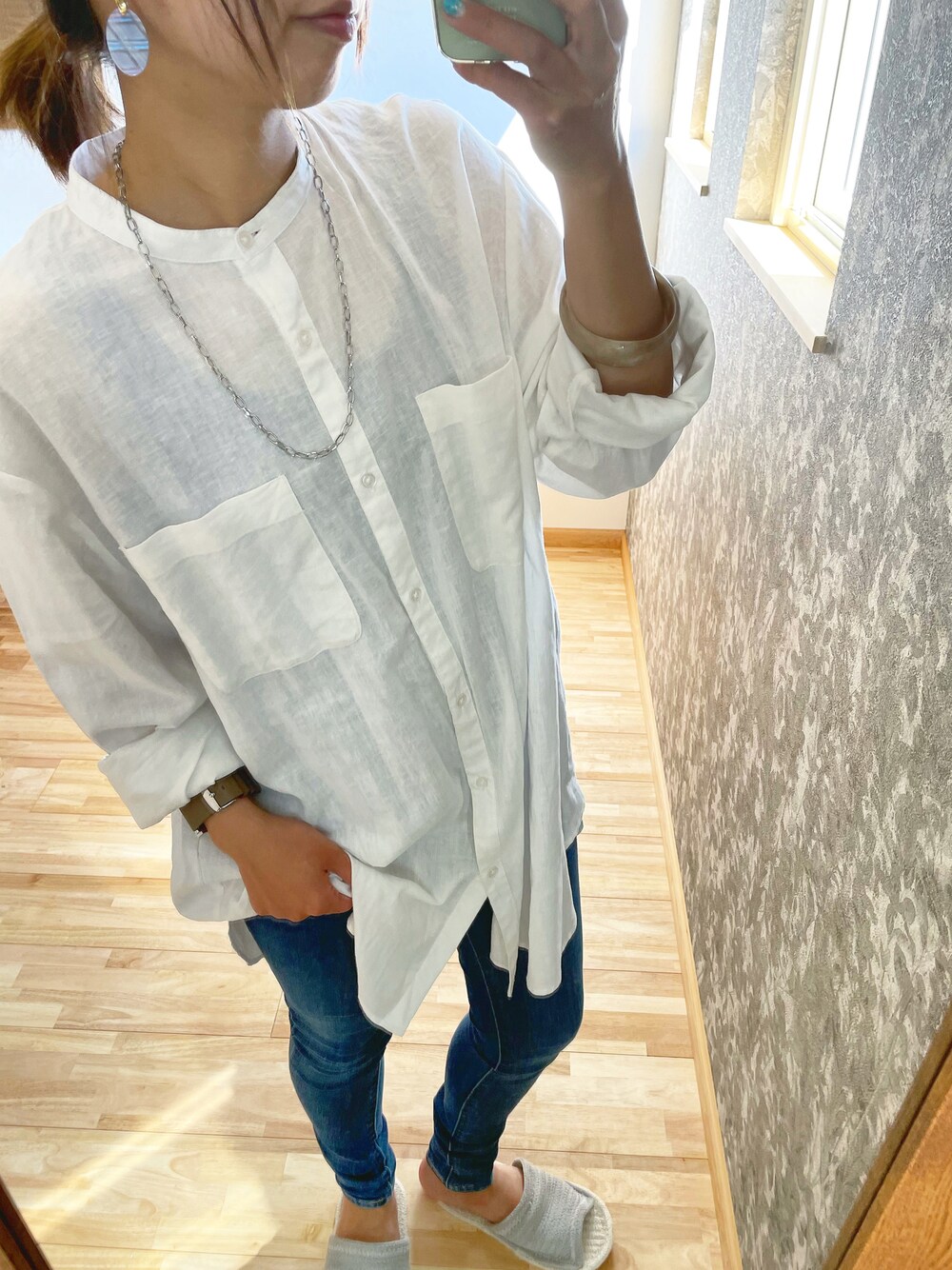「秋のコーデ、ラクチンコーデ、カジュアル、秋服準備はじめました、プチプラ、オトナ女子、ラフ、ノーカラーシャツ、ootd、白シャツ、デニム、スキニーデニム、スキニー」｜「GUのアイテム（シャツ/ブラウス、ホワイト系）」を使った、wakapiさん（レディース・153cm）の秋コーディネートの1枚目の写真