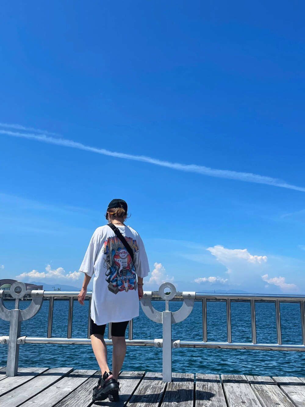 「古着、ビッグシルエット、休日スタイル、メンズライク、古着MIX、休日コーデ、ootd、バックプリント、低身長コーデ、低身長女子」｜「Hard Rock Cafeのアイテム（Tシャツ/カットソー、ホワイト系）」を使った、wakapiさん（レディース・153cm）の秋コーディネートの1枚目の写真