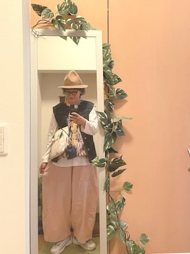 「CASTANO（カスターノ）のアイテム」を使った、えちご屋さん（レディース・168cm）の秋コーディネート