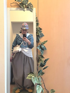 「H&M（エイチ・アンド・エム）のアイテム（トップス）」を使った、えちご屋さん（レディース・168cm）の春コーディネート