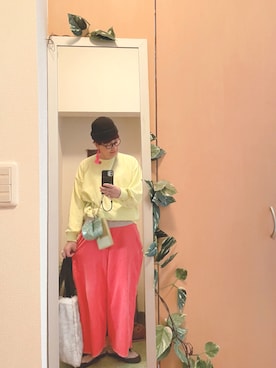 「蛍光カラー」｜「アイテム（アクセサリー）」を使った、えちご屋さん（レディース・168cm）の秋コーディネート