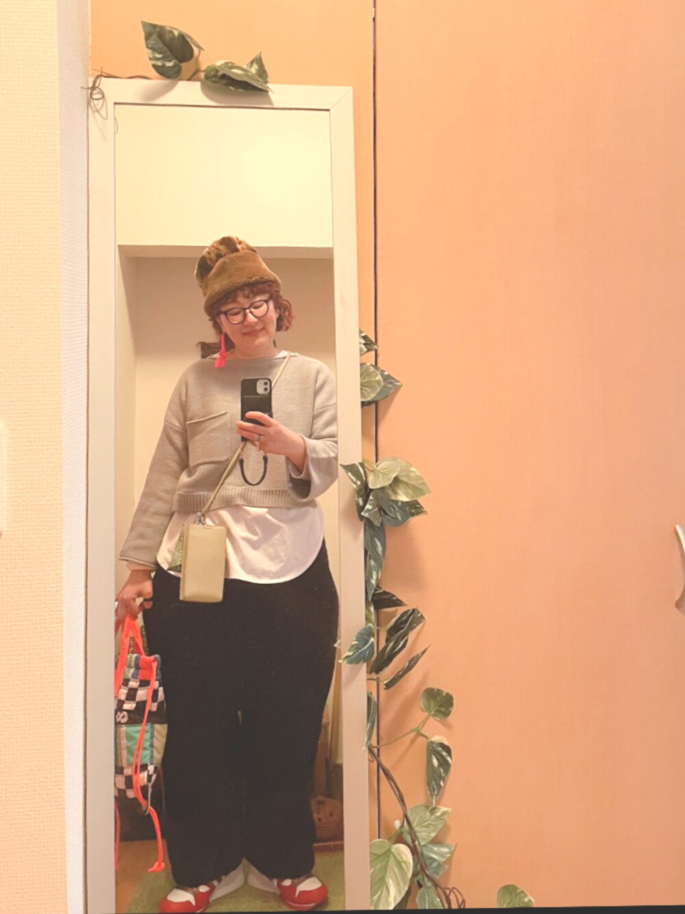 「カジュアルコーデ、パンツスタイル、今日のコーデ、帽子、HEADSTAR、ファー小物、ボアパンツ、JW Anderson x UNIQLO、adidas、KBF、casselini、HEY！Mrs ROSE」｜「HEADSTARのHeadstar（ハット、ブラウン系）」を使った、えちご屋さん（レディース・168cm）の冬コーディネートの1枚目の写真