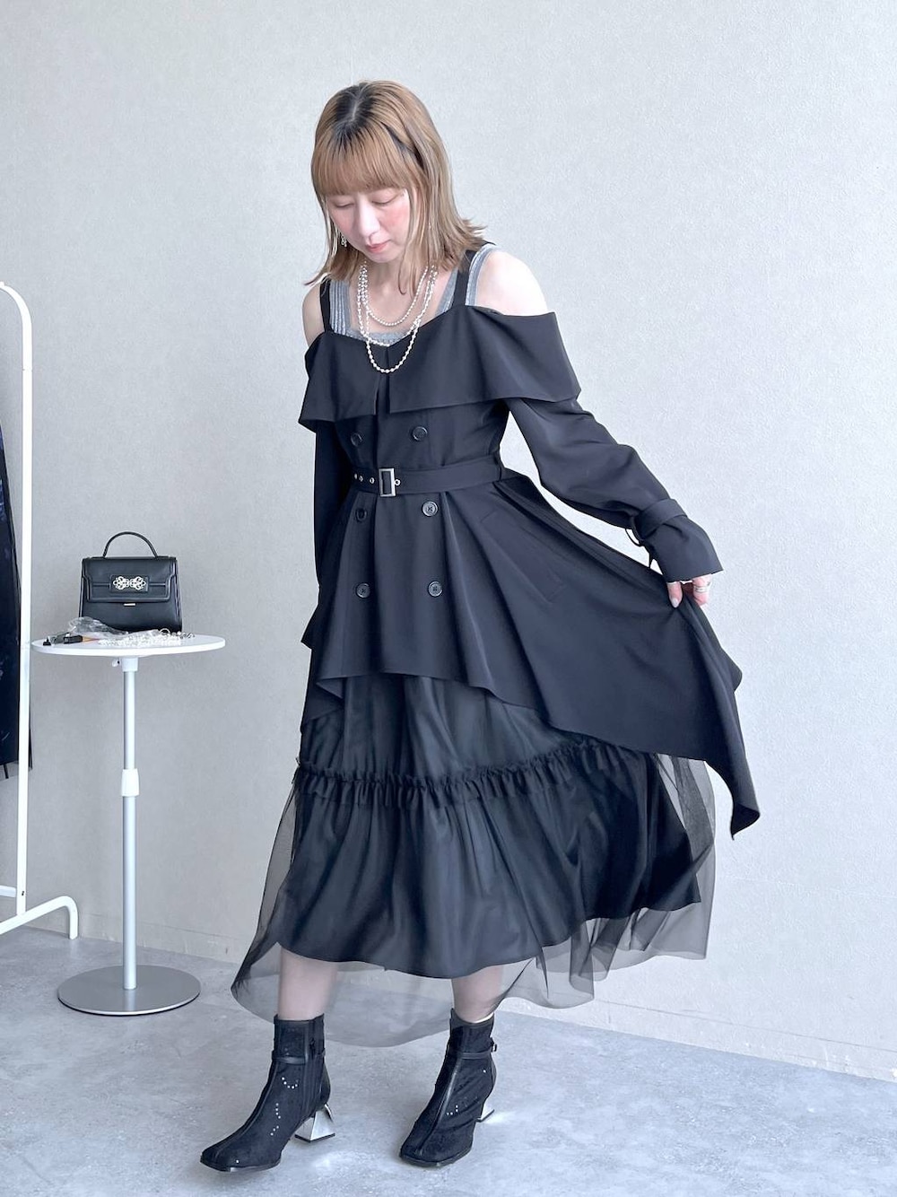 オフショルトレンチワンピース(HARE)を使った人気ファッション