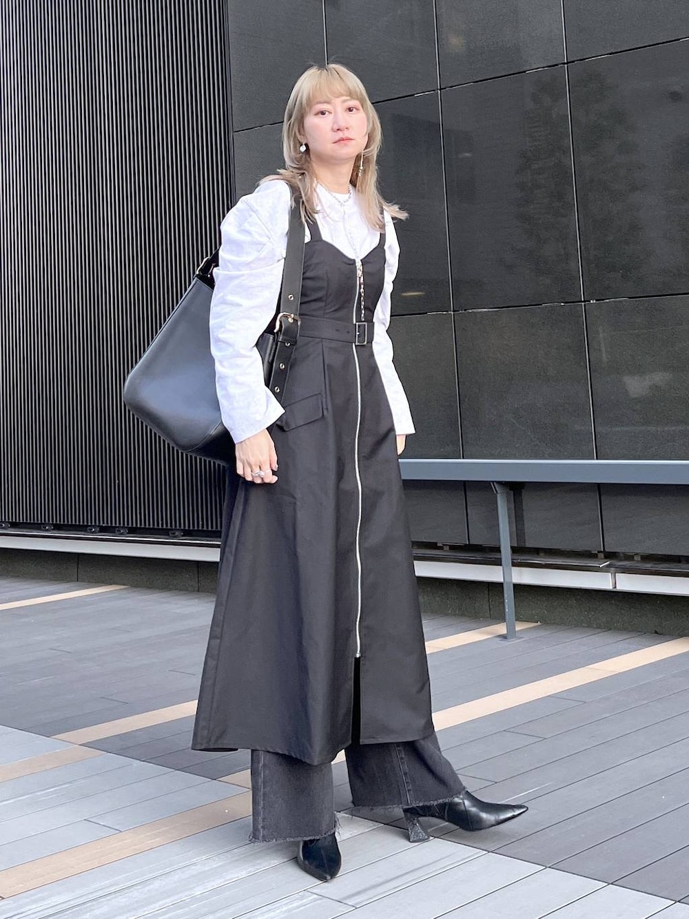 「高見え、きれいめ、HARE、若見え、モード、カジュアル、デート/ロマンティック、女子会、着痩せ、着痩せ・細見え、ワンピース、休日コーデ」｜「HAREの2Pボレロジャケット＊ジップワンピース(HARE)（ワンピース、ブラック系）」を使った、inhhhan®さん（レディース・165cm）の冬コーディネートの1枚目の写真