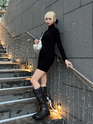 「SSIL（エスシル）の＜SSIL＞X ROW LAYER RING（リング）」を使った、愛都さん（レディース・163cm）の秋コーディネート