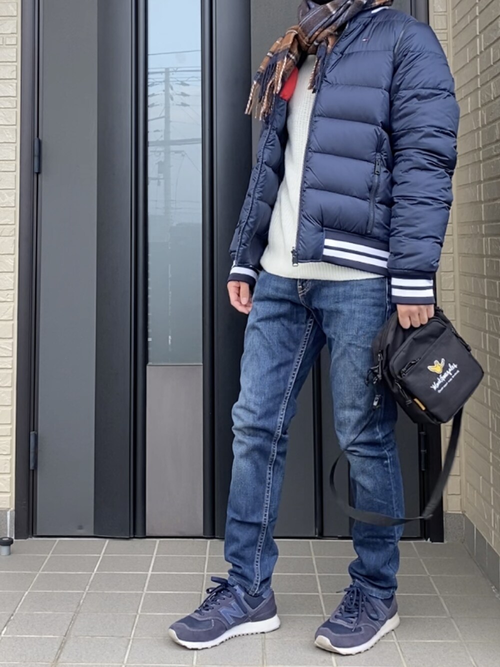 「トミーヒルフィガー、アズールバイマウジー(AZUL by moussy)、レイジブルー、リーバイス、マークゴンザレス、ニューバランス」｜「Levi'sの510(TM) スキニーフィット ブルー RUNAROUND（デニムパンツ、ブルー系）」を使った、烏龍茶さん（メンズ・170cm）の冬コーディネートの1枚目の写真