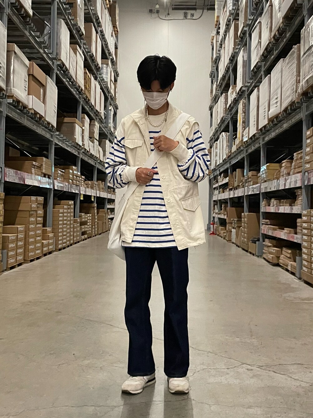 「お出かけコーデ日記、今日のコーデ、ootd、春コーデ、カジュアルコーデ、ミリタリーベスト、ボーダーTシャツ、デニムパンツ、スニーカー」｜「SENSE OF PLACE by URBAN RESEARCHの『ユニセックス』センタープレスフレアデニム（デニムパンツ、ブルー系）」を使った、oryuryusanさん（メンズ・170cm）の春コーディネートの1枚目の写真