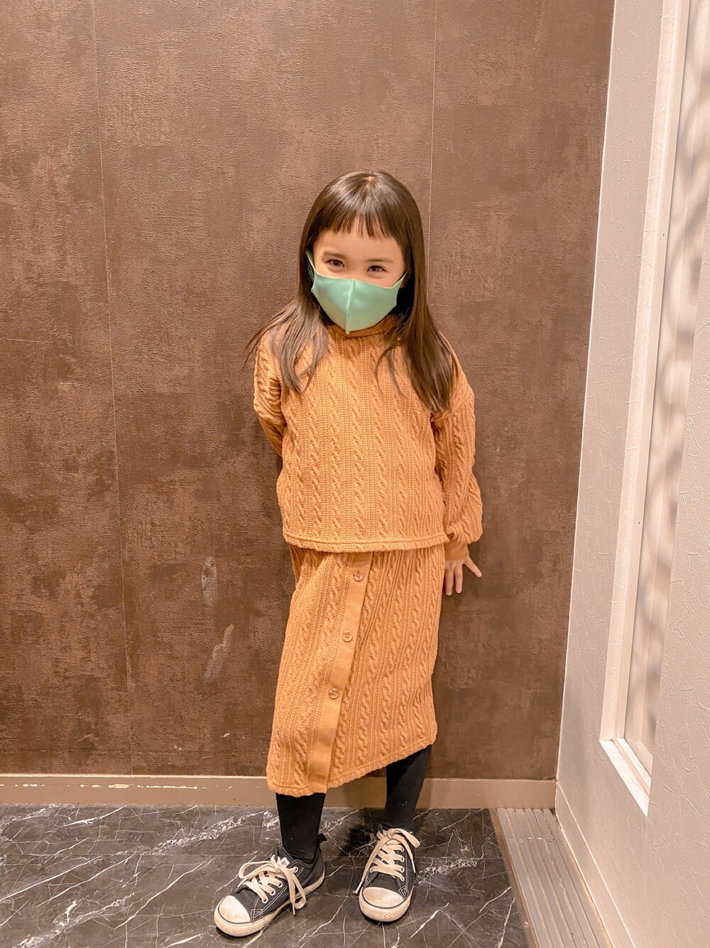 「休日スタイル、セットアップ、秋のコーデ、おしゃれさんと繋がりたい、Branshes、おんなのこ、女の子コーデ、シンプル」｜「BRANSHESのケーブルニットソーパーカー（パーカー、ブラウン系）」を使った、🌴yunapi🏄‍♀️さん（キッズ・110cm）の秋コーディネートの1枚目の写真