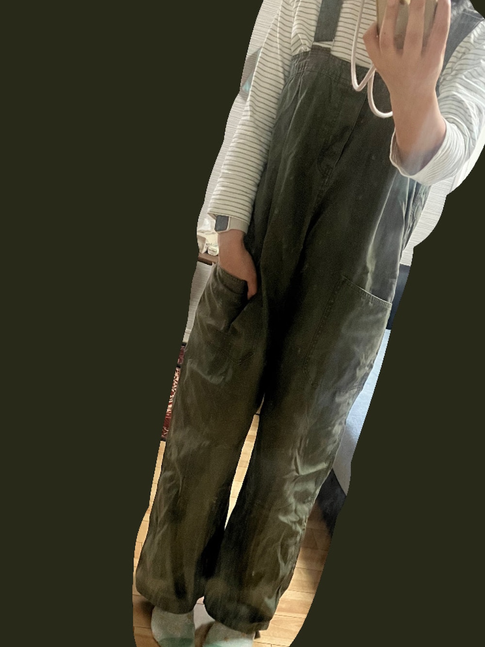 「LOGOSのアイテム（サロペット/オーバーオール、グリーン系）」を使った、ちぃさん（レディース・162cm）の秋コーディネートの1枚目の写真