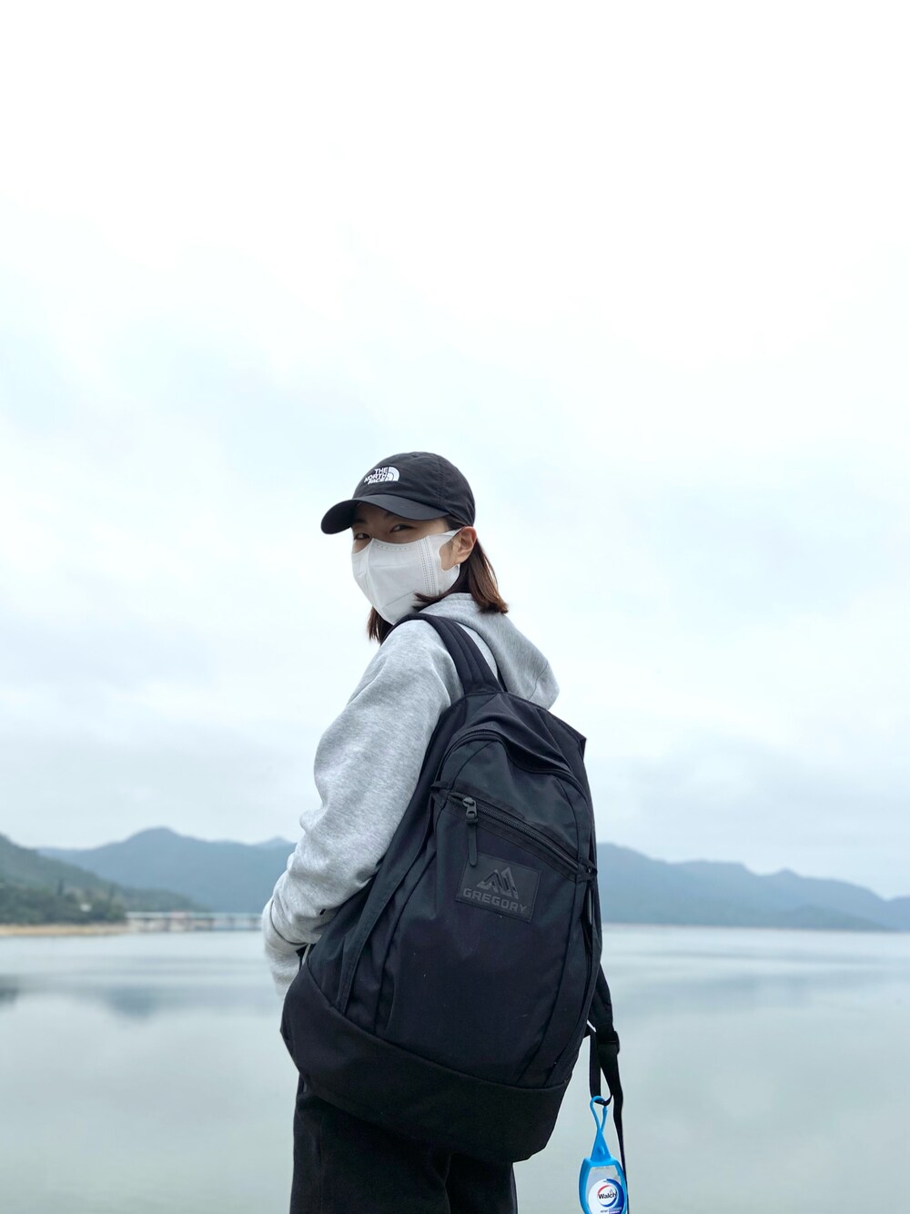 「winter、sporty、outdoor、monotone、Yamagirl、Hong Kong、black and white、black、plainclothing、girl、Gregory、thenorthface、NIKE、ladybird」｜「GREGORYのアイテム（バックパック/リュック、ブラック系）」を使った、cinwhlさん（レディース・158cm）の春コーディネートの1枚目の写真