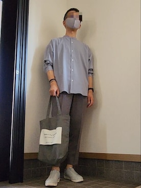 「アイテム（バングル/リストバンド、グレー系）」を使った、おむらいすさん（メンズ・178cm）の秋コーディネート