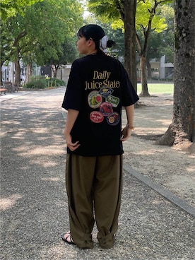 「PBLIM（ページボーイリム）の《UNISEX》3タックボリュームスラックス（スラックス、グリーン系）」を使った、おつゆさん（レディース・158cm）の夏コーディネート