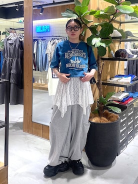 「PAGEBOY（ページボーイ）のプラットチャンキースニーカー（スニーカー、ブラック系）」を使った、おつゆさん（レディース・158cm）の春コーディネート