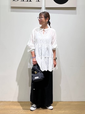「BAYFLOW（ベイフロー）の[縦横に伸びるストレッチ入り]サララックワイドパンツ（その他パンツ）」を使った、mocoさん（レディース・165cm・40代）の秋コーディネート