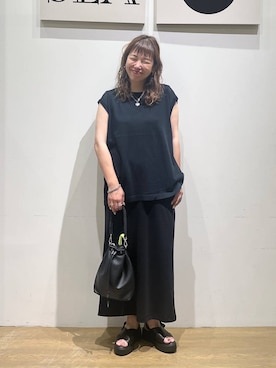 「BAYFLOW（ベイフロー）のバックシャンノースリーブニット（ニット/セーター、ブルー系）」を使った、mocoさん（レディース・165cm）の夏コーディネート
