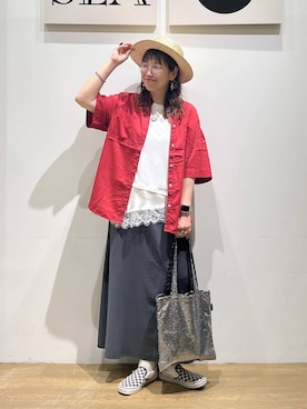 「BAYFLOW（ベイフロー）の[簡単ブラウジング仕様]2WAYスタンダート半袖シャツ（シャツ/ブラウス、レッド系）」を使った、mocoさん（レディース・165cm）の夏コーディネート