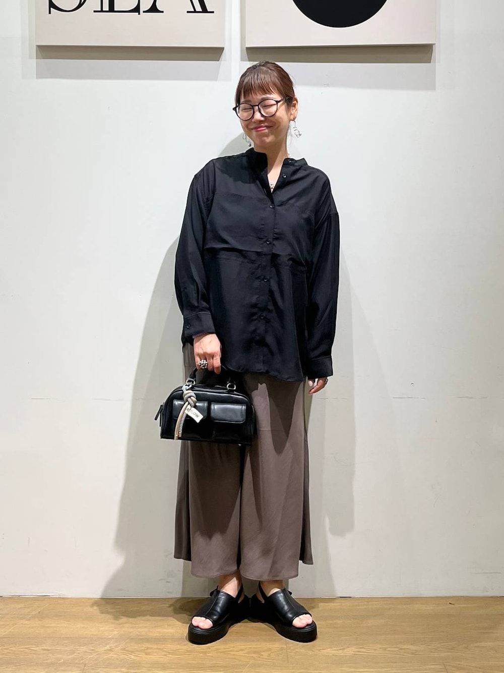 「ナチュラル、ゆったり、ユニセックス、BAYFLOW、カジュアル、カジュアルコーデ、夏コーデ、ママコーデ、秋コーデ」｜「BAYFLOWのラスターバイアスナロースカート（スカート、ブラウン系）」を使った、mocoさん（レディース・165cm）の夏コーディネートの1枚目の写真