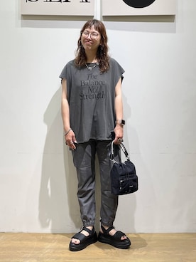 「BAYFLOW（ベイフロー）の[2WAY仕様]撥水ライトキンチャクショルダー（ショルダーバッグ、ブラック系）」を使った、mocoさん（レディース・165cm）の春コーディネート