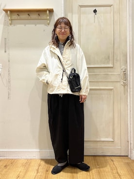 「studio CLIP（スタディオクリップ）の【撥水】ドルマンスリーブマウンテンパーカー（マウンテンパーカー、ベージュ系）」を使った、mocoさん（レディース・165cm）の春コーディネート