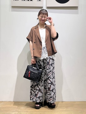 「BAYFLOW（ベイフロー）の[500mlペットボトルが入る]キルトパッファースクエアショルダー（ショルダーバッグ、ブラック系）」を使った、mocoさん（レディース・165cm）の夏コーディネート