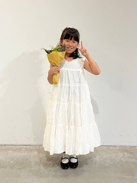 「LOWRYS FARM（ローリーズファーム）のボイルティアードワンピース　 320379（ワンピース）」を使った、mocoさん（キッズ・127cm）の夏コーディネート