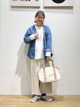 「BAYFLOW（ベイフロー）の[簡単ブラウジング仕様]2WAYデニムシャツ（シャツ/ブラウス、ブルー系）」を使った、mocoさん（レディース・165cm）の春コーディネート