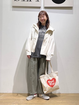 「BAYFLOW（ベイフロー）のアイテム（パンツ）」を使った、mocoさん（レディース・165cm）の春コーディネート