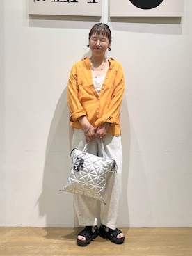 「BAYFLOW（ベイフロー）の[夏まで着られる]コットンシアーシャツ（シャツ/ブラウス、オレンジ系）」を使った、mocoさん（レディース・165cm）の夏コーディネート