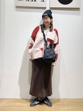 「アイテム（スカート、ベージュ系）」を使った、mocoさん（レディース・165cm）の冬コーディネート