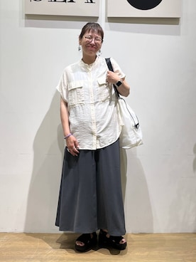 「BAYFLOW（ベイフロー）の[ショートとロングで選べる着丈]シアーワークシャツ（シャツ/ブラウス、ホワイト系）」を使った、mocoさん（レディース・165cm）の夏コーディネート