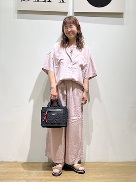 「BAYFLOW（ベイフロー）の[500mlペットボトルが入る]キルトパッファースクエアショルダー（ショルダーバッグ、ブラック系）」を使った、mocoさん（レディース・165cm）の春コーディネート
