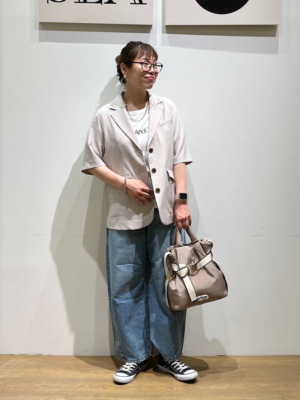 「ママコーデ、ユニセックス、BAYFLOW、カジュアル、カジュアルコーデ、大人カジュアル、夏コーデ、ナチュラル、ゆったり」｜「BAYFLOWのステンレス喜平ブレスレット（ブレスレット、シルバー系）」を使った、mocoさん（レディース・165cm）の春コーディネートの1枚目の写真