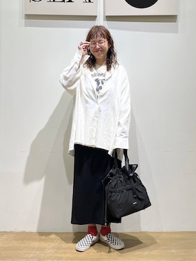 「BAYFLOW（ベイフロー）の3WAY撥水アジャスタートート（トートバッグ、ブラック系）」を使った、mocoさん（レディース・165cm）の春コーディネート