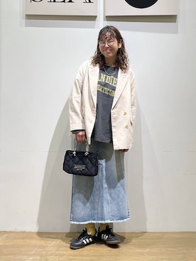 「BAYFLOW（ベイフロー）の[ヴィンテージ感のある風合い]ピグメントロゴロンT（Tシャツ/カットソー、グレー系）」を使った、mocoさん（レディース・165cm）の春コーディネート